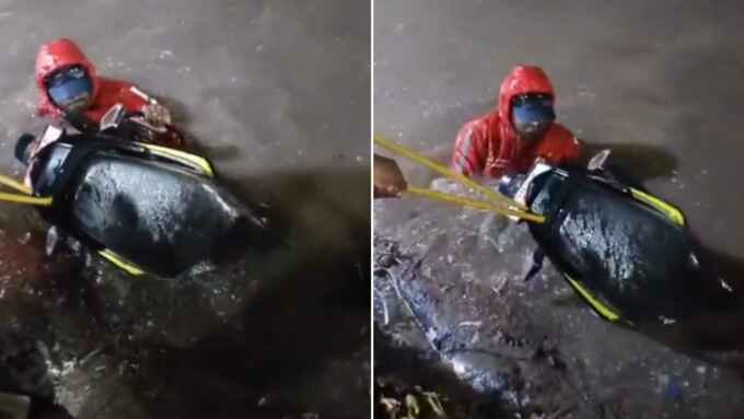 Gift of Humanity: After Zomato Rider Falls Into Drain in Rain, Muslim Youth Gifts Him His Lost Bike & Mobile After Rescue Go Viral